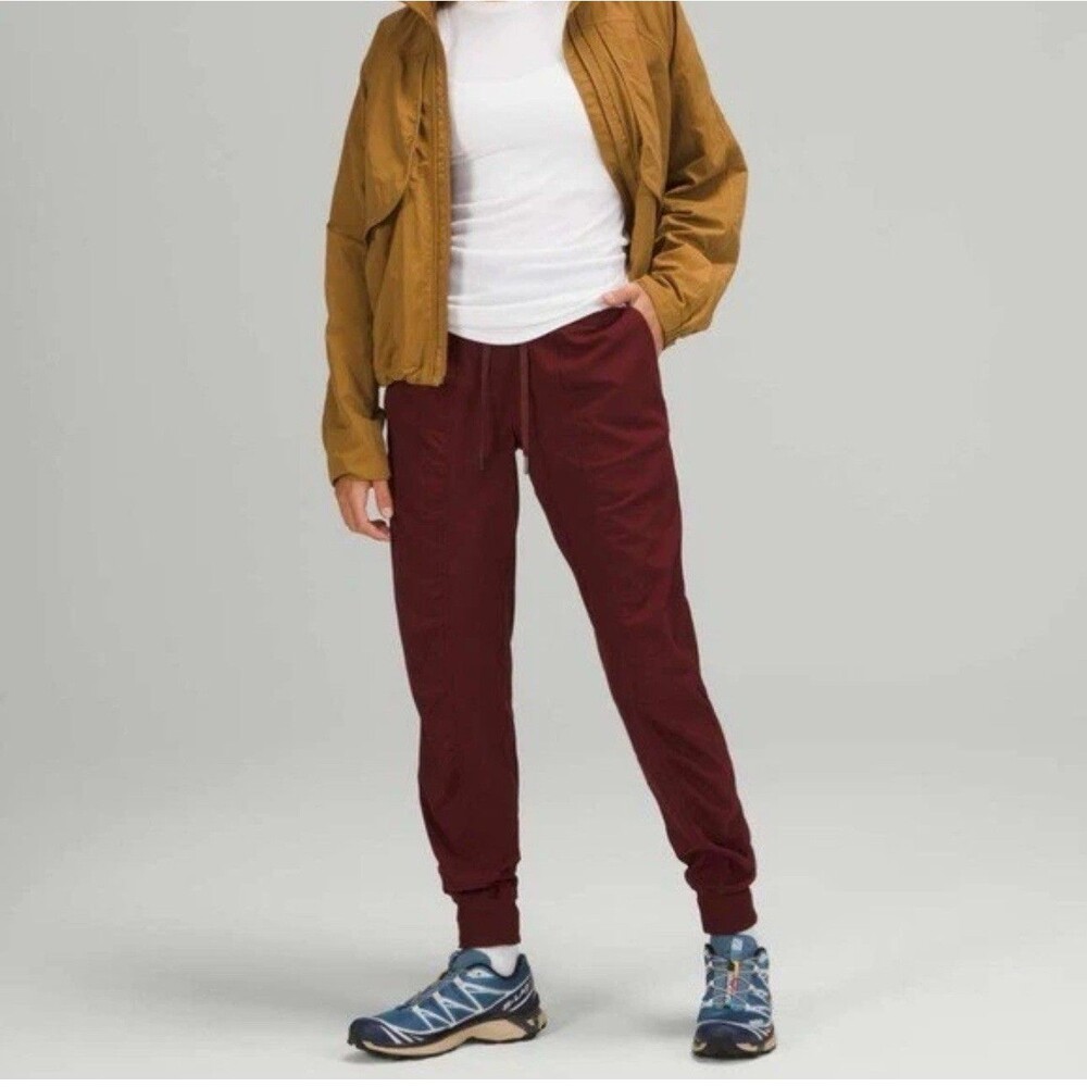 Lululemon Dance Studio Women's Jogger Pants Red Merlot Size 2 Pockets MPN